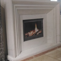 Портал для каміна Bravo Ніцца Volakas + Nero Marquina мармур білий/чорний прямий Портал для каміна Bravo Ніцца Volakas + Nero Marquina мармур білий/чорний прямий