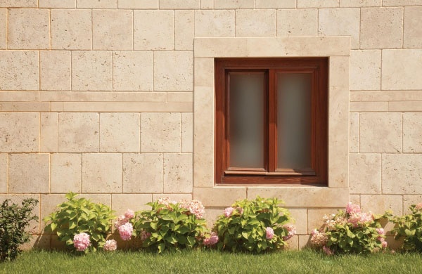 Плитка з травертину Light Tumbled 1,2х20,3х40,6 см, бежева із зістареною поверхнею Антик Export