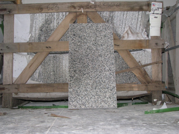 Плитка гранитная G623 Silver Grey 600х300х20 мм Полированная