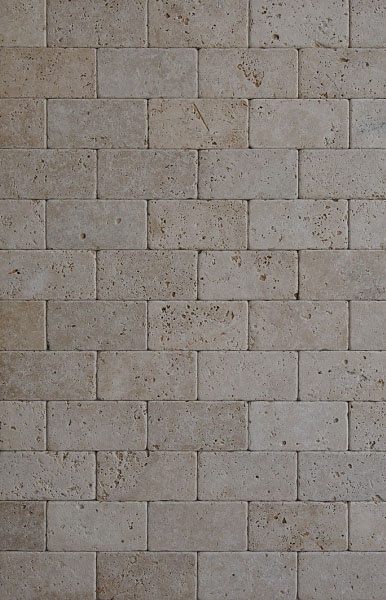 Плитка из травертина Light Tumbled 1х7,5х15 см, бежевая с состаренной поверхностью Антик Export