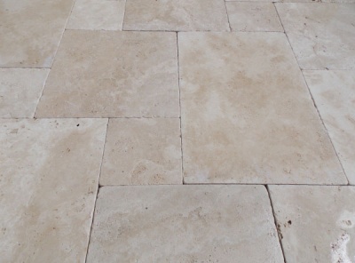Плитка из травертина Light Tumbled 1,2 см x French pattern set, римская кладка бежевая состаренная Антик Export