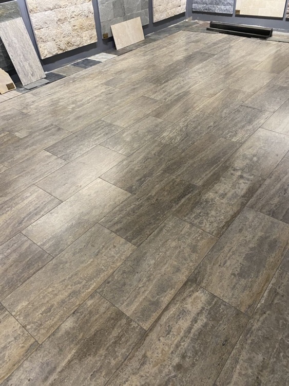 Плитка із травертину Silver vein cut Filled and Honed 1,2х30,5х61 см, сіра матова заповнена шліфована Export