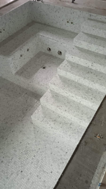 Мозаика стеклянная Statuario white AquaMo