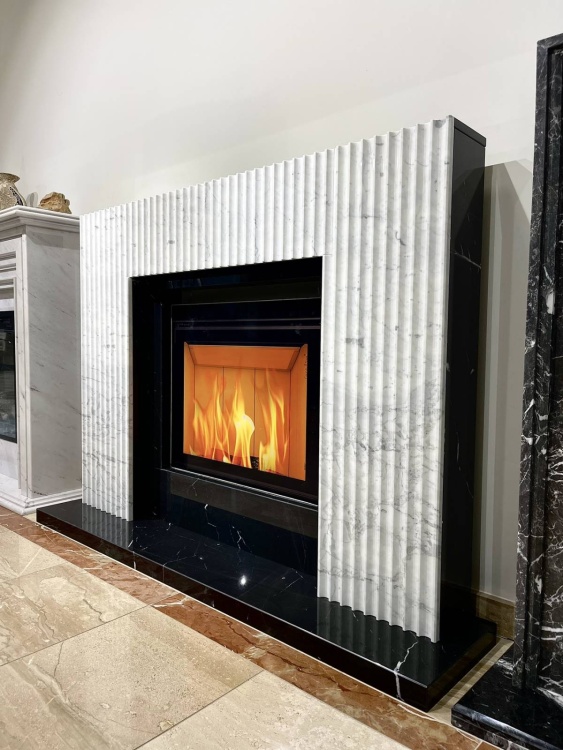 Портал для каміна Bravo Даллас Calacatta Black + Bianco Cararra Venatino мармур білий/чорний прямий