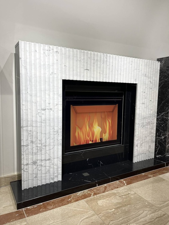 Портал для каміна Bravo Даллас Calacatta Black + Bianco Cararra Venatino мармур білий/чорний прямий