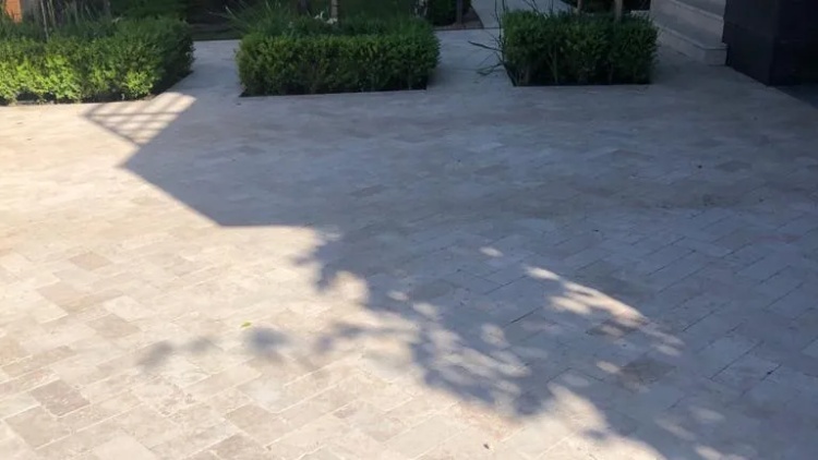 Плитка із травертину Classic Light Tumbled 3,2х10х20 см, бруківка бежева зістарена Антик Standart