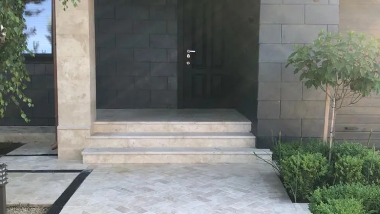 Плитка із травертину Classic Light Tumbled 3,2х10х20 см, бруківка бежева зістарена Антик Standart