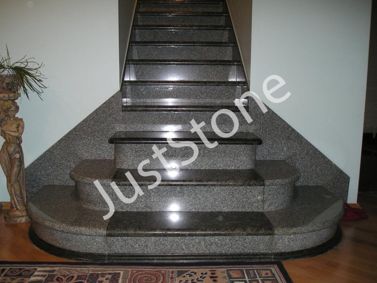 Облицовка лестницы гранитом в Одессе и области