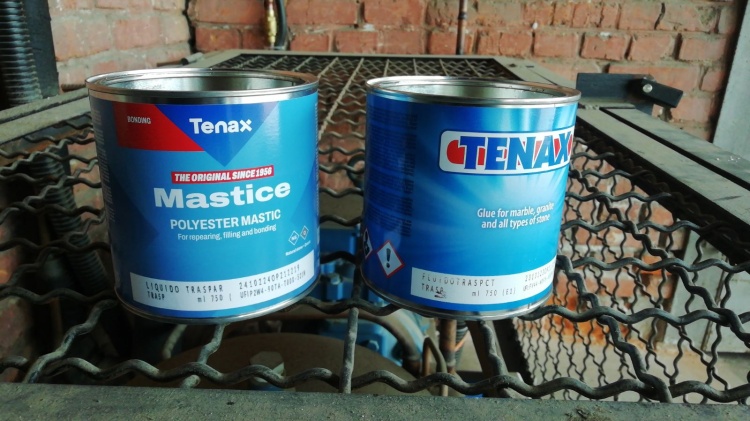 Рідкий прозорий клей-шпаклівка Fluido Transparente для каменю (0,750 л) TENAX