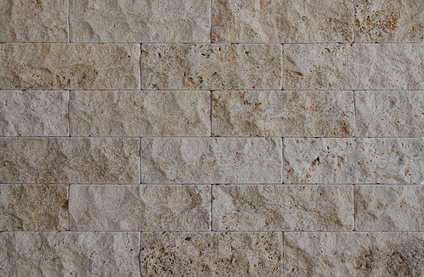 Плитка із травертину Classic Light Split Face and Tumbled 2.1х10х30 см (вільна довжина), бежева з колотою зістареною поверхнею Standart