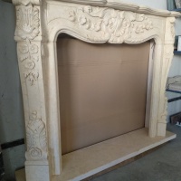 Камінний портал ANNABELLE з мармуру Crema Marfil Камінний портал ANNABELLE з мармуру Crema Marfil