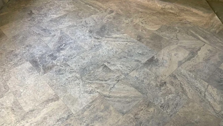 Плитка із травертину Silver Filled and Honed 1,2х30,5х61 см, сіра матова заповнена шліфована Export