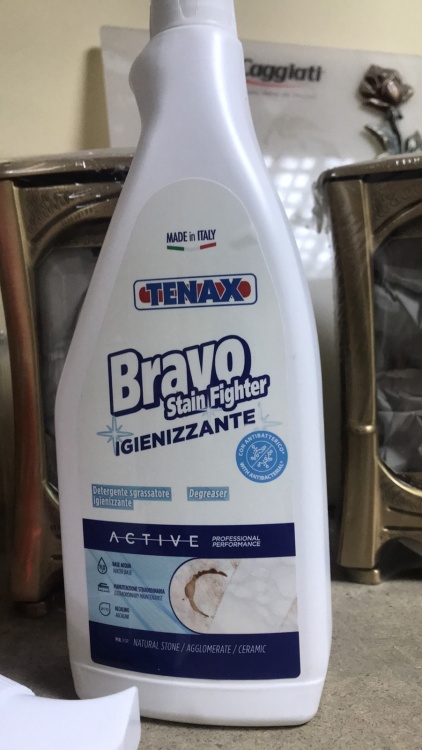 Очищувач Bravo Stain Fighter ACTIVE (лужний) (0,75 л) TENAX
