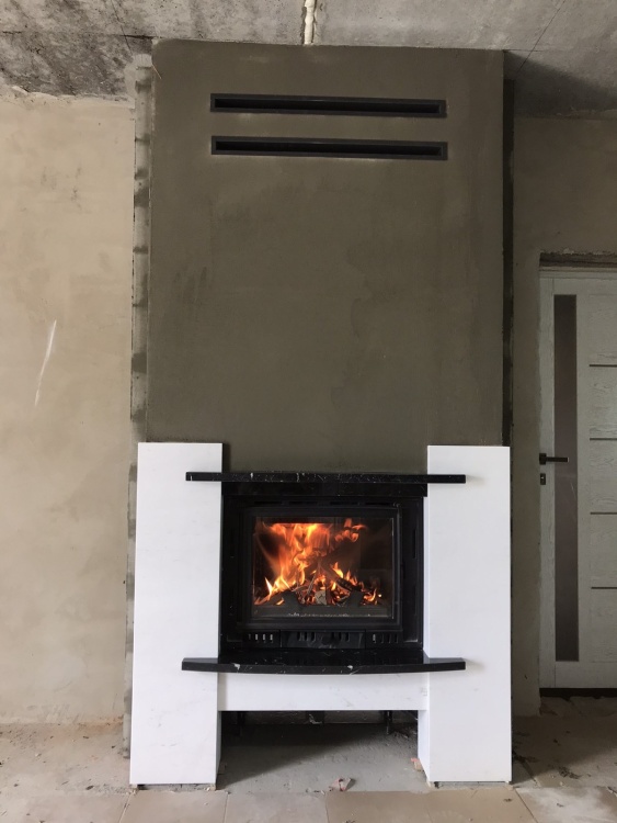 Портал для каміна Bravo Лейпциг Volakas + Nero Marquina мармур білий/чорний прямий