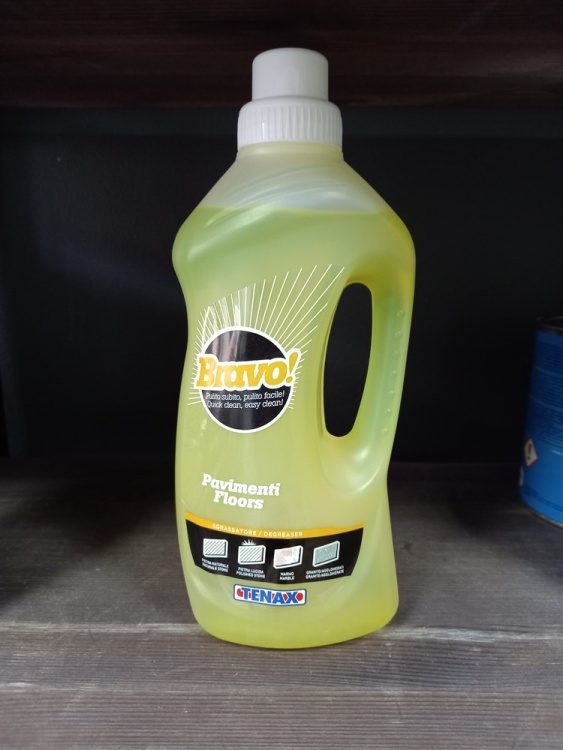Миючий засіб Tenax Bravo Pavimenti 1 л для натурального та штучного каменю кераміки дерева пластику