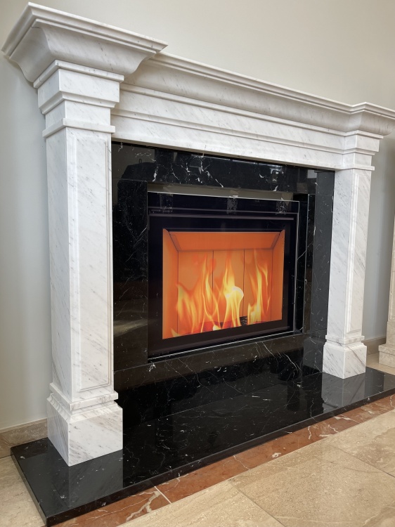 Портал для каміна Bravo Стокгольм Polaris + Nero Marquina мармур білий/чорний прямий