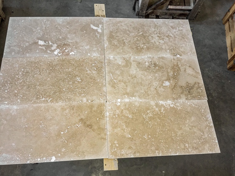 Плитка з травертину Light Filled and Honed 1,2 х30, 5х61 см, бежева матова заповнена шліфована Standart 2-nd ch.