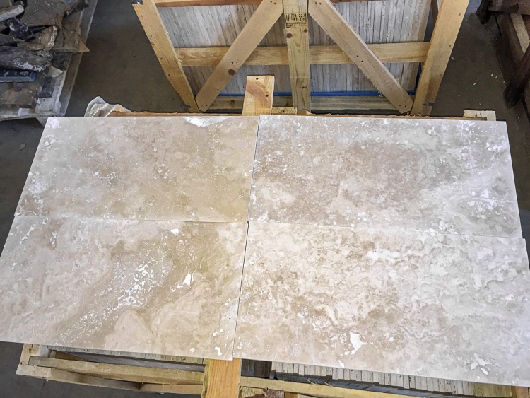 Плитка з травертину Light Filled and Honed 1,2 х30, 5х61 см, бежева матова заповнена шліфована Standart 2-nd ch.