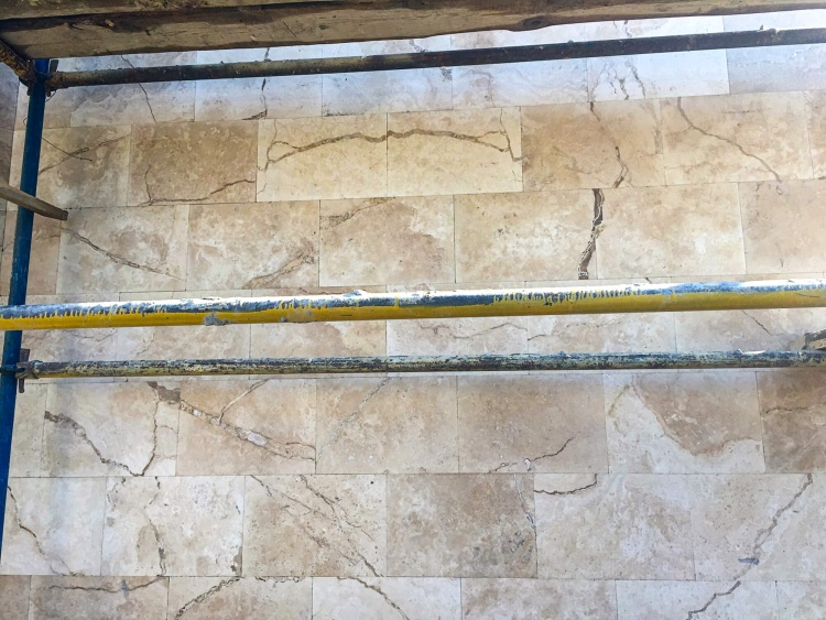 Плитка из травертина Light Filled and Honed 1,2х30,5х45,7 см, бежевая матовая заполненная шлифованная Standart 2-nd ch.