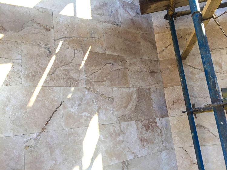 Плитка из травертина Light Filled and Honed 1,2х30,5х45,7 см, бежевая матовая заполненная шлифованная Standart 2-nd ch.