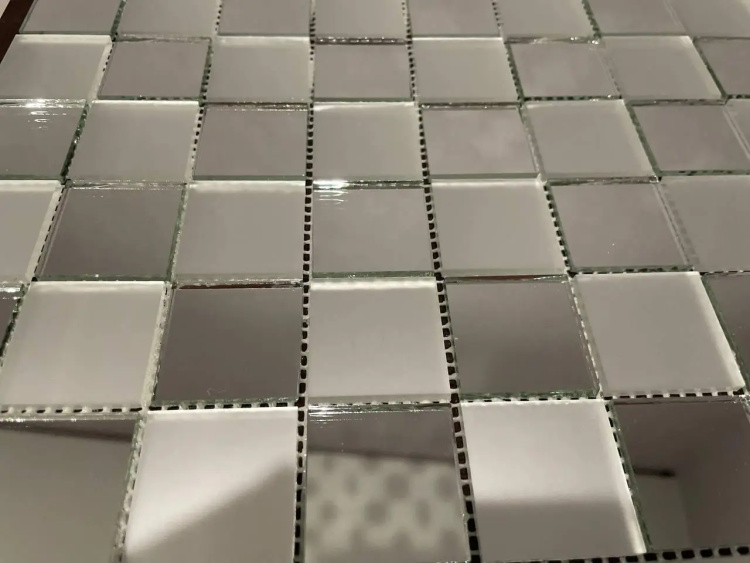 Мозаїка дзеркальна DecorStoneHub Zs-3838-SZ срібляста з сатином 318х318 мм шаховий стиль для офсісу