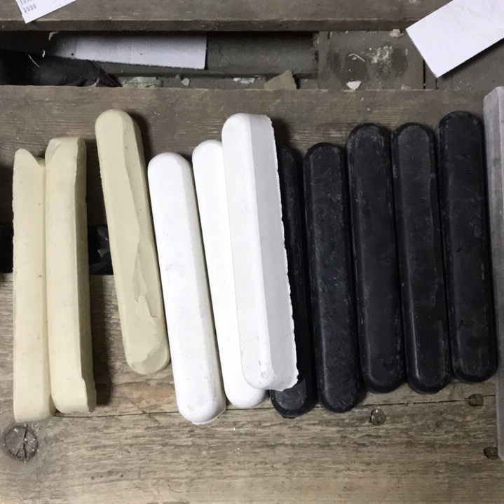 Віск твердий у бруску Tenax Pasta Abrasiva кольоровий 0,2 кг для полірування та відновлення каменю