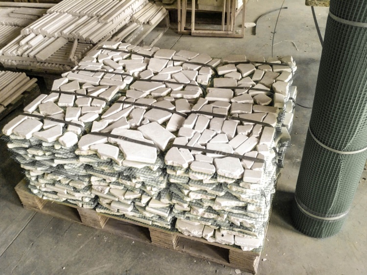 Брекчія мармурова на сітці, бежева 20мм