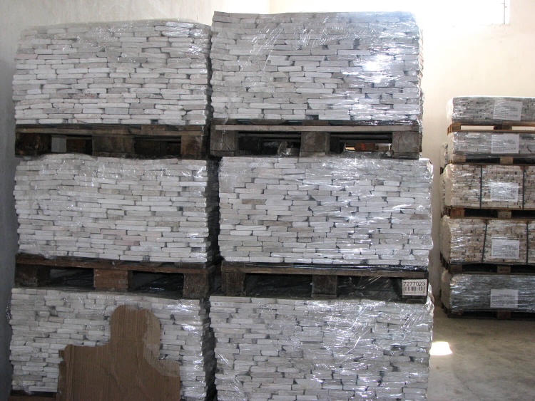 Брекчия мраморная без сетки, бежевая 20мм