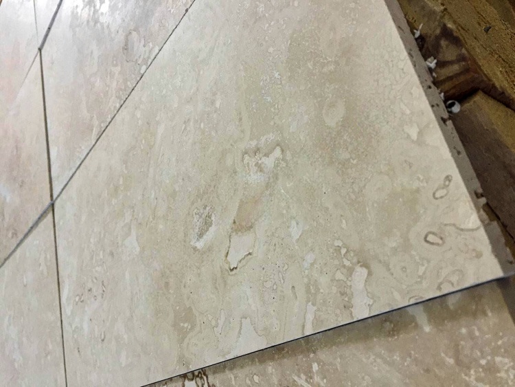 Плитка з травертину Light Filled and Honed 1,2х20,3х40,6 см, бежева матова заповнена шліфована Standart 2-nd ch.