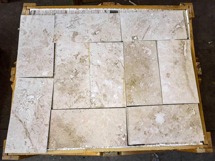 Плитка з травертину Light Filled and Honed 1,2х20,3х40,6 см, бежева матова заповнена шліфована Standart 2-nd ch.