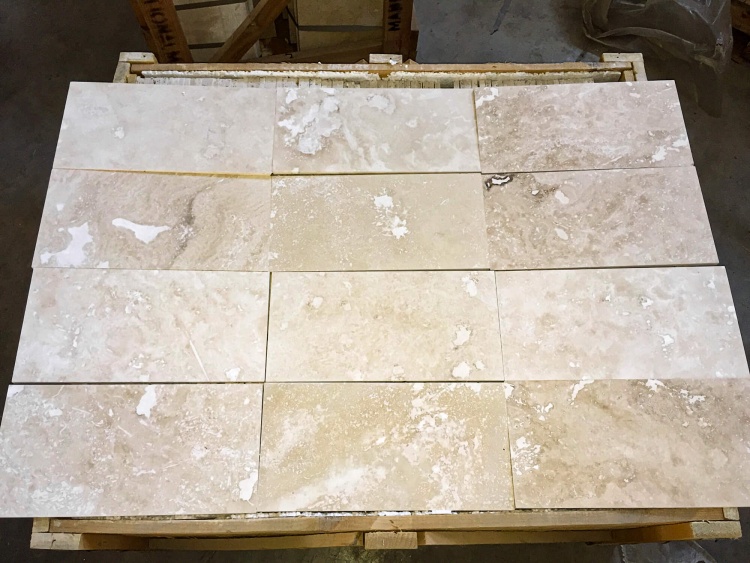 Плитка з травертину Light Filled and Honed 1,2х20,3х40,6 см, бежева матова заповнена шліфована Standart 2-nd ch.