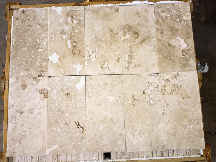 Плитка з травертину Light Filled and Honed 1,2х20,3х40,6 см, бежева матова заповнена шліфована Standart 2-nd ch.