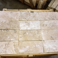 Плитка з травертину Light Filled and Honed 1,2х20,3х40,6 см, бежева матова заповнена шліфована Standart 2-nd ch. Плитка з травертину Light Filled and Honed 1,2х20,3х40,6 см, бежева матова заповнена шліфована Standart 2-nd ch.