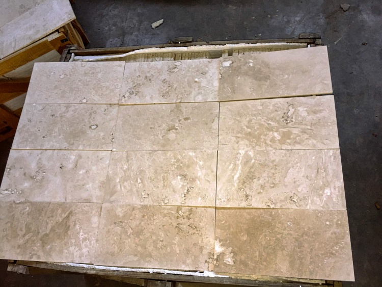 Плитка з травертину Light Filled and Honed 1,2х20,3х40,6 см, бежева матова заповнена шліфована Standart 2-nd ch.