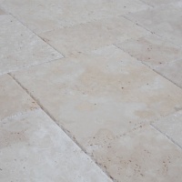 Плитка з травертину Light Brushed 1,2 см x French pattern set, римська кладка бежева брашована з колотим краєм Export Плитка з травертину Light Brushed 1,2 см x French pattern set, римська кладка бежева брашована з колотим краєм Export