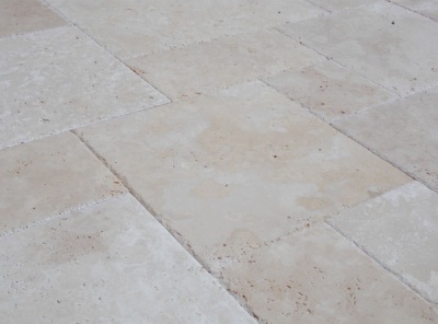 Плитка з травертину Light Brushed 1,2 см x French pattern set, римська кладка бежева брашована з колотим краєм Export