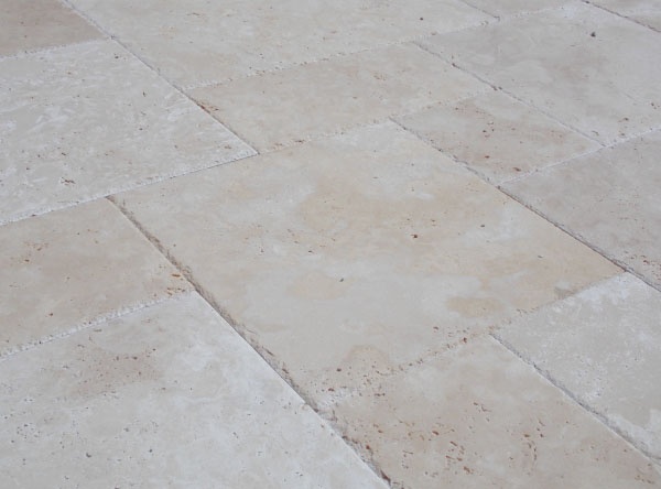 Плитка з травертину Light Brushed 1,2 см x French pattern set, римська кладка бежева брашована з колотим краєм Export