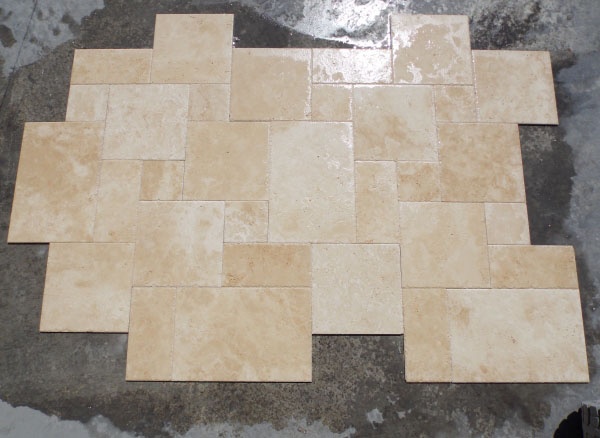 Плитка з травертину Light Brushed 1,2 см x French pattern set, римська кладка бежева брашована з колотим краєм Export